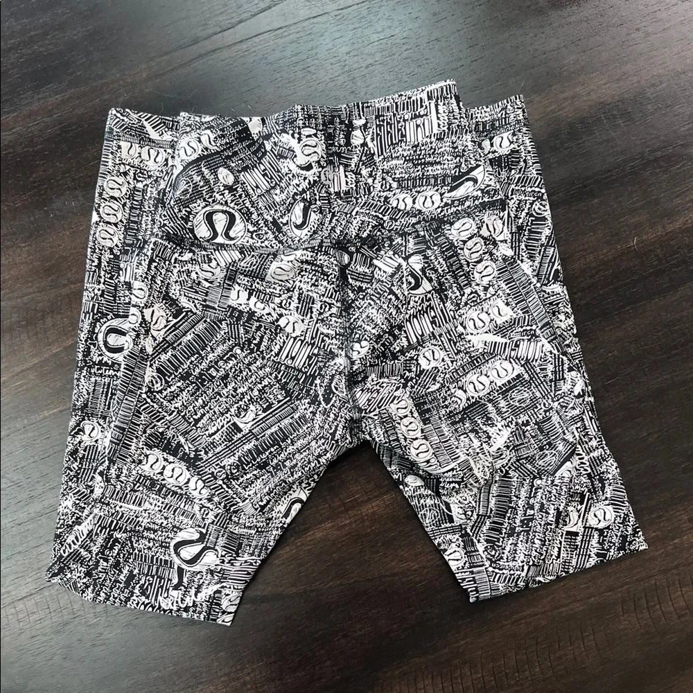 lululemon Monochrome Pattern Leggings - Picture 3 of 4